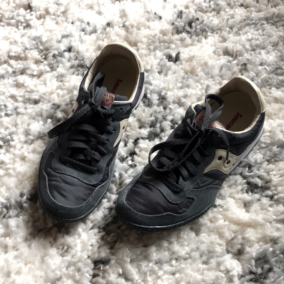 saucony casual shoes